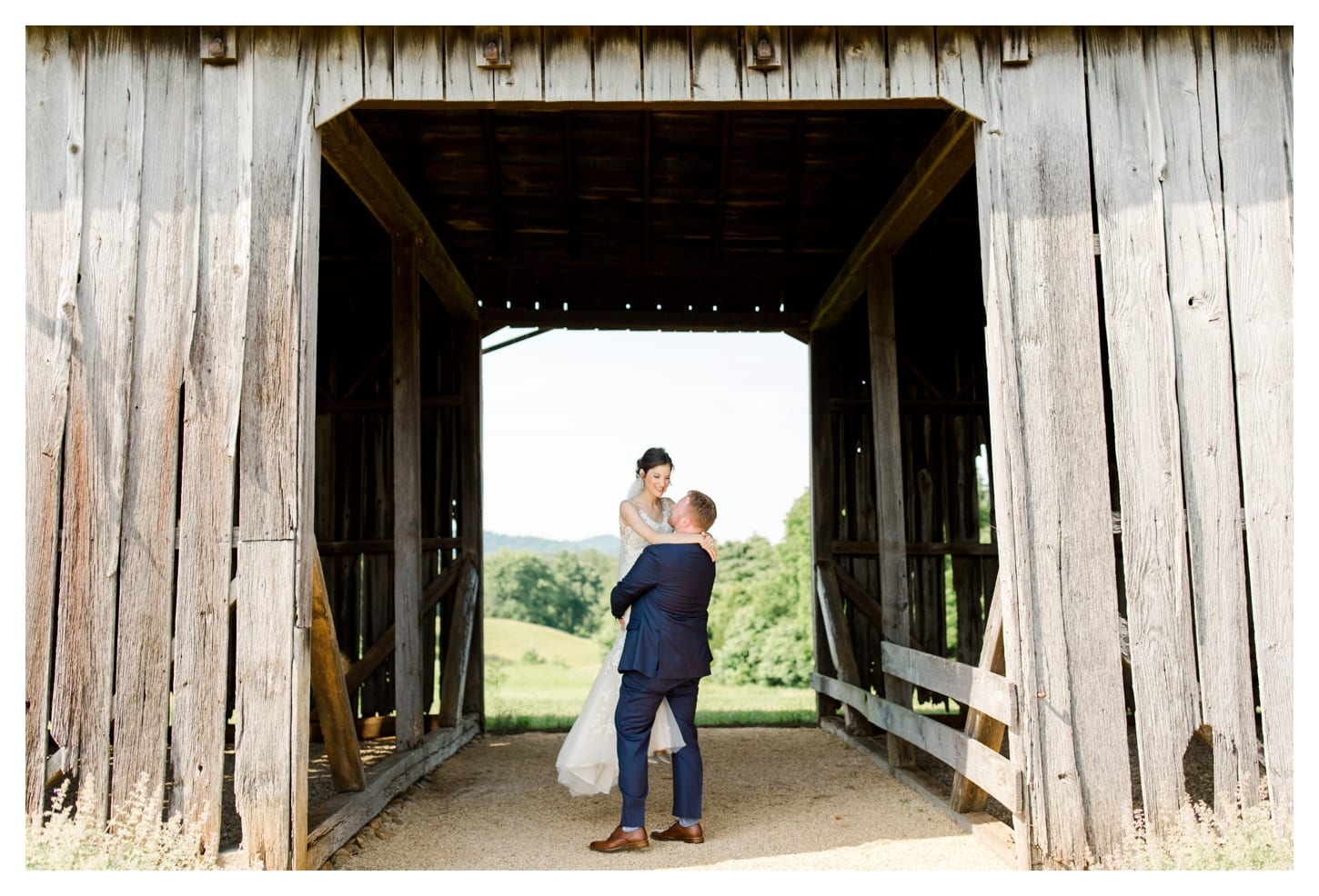 Early Mountain Vineyards wedding photographer