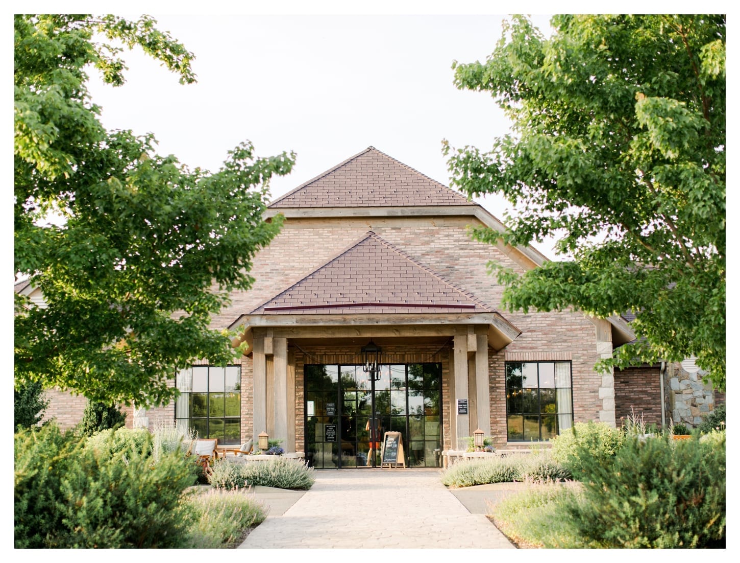 Early Mountain Vineyards wedding photographer