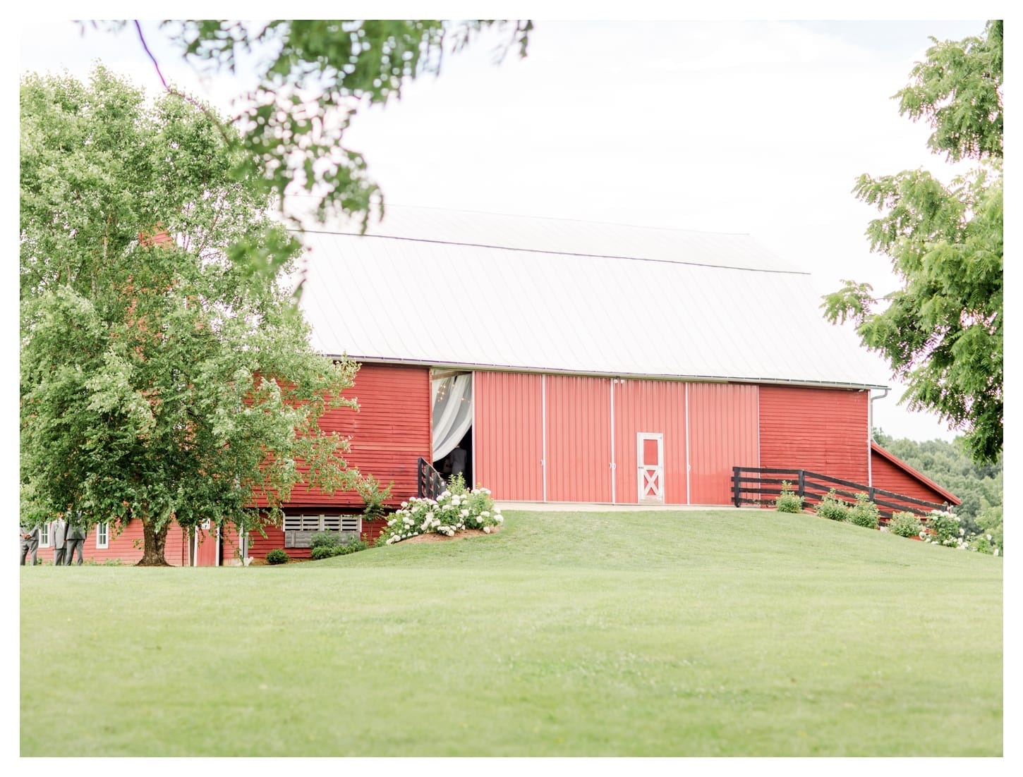 Red August Farm wedding photographer