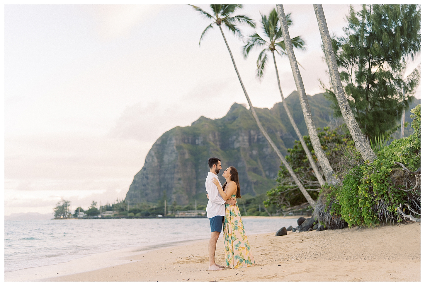 Honolulu Hawaii Engagement Photographer