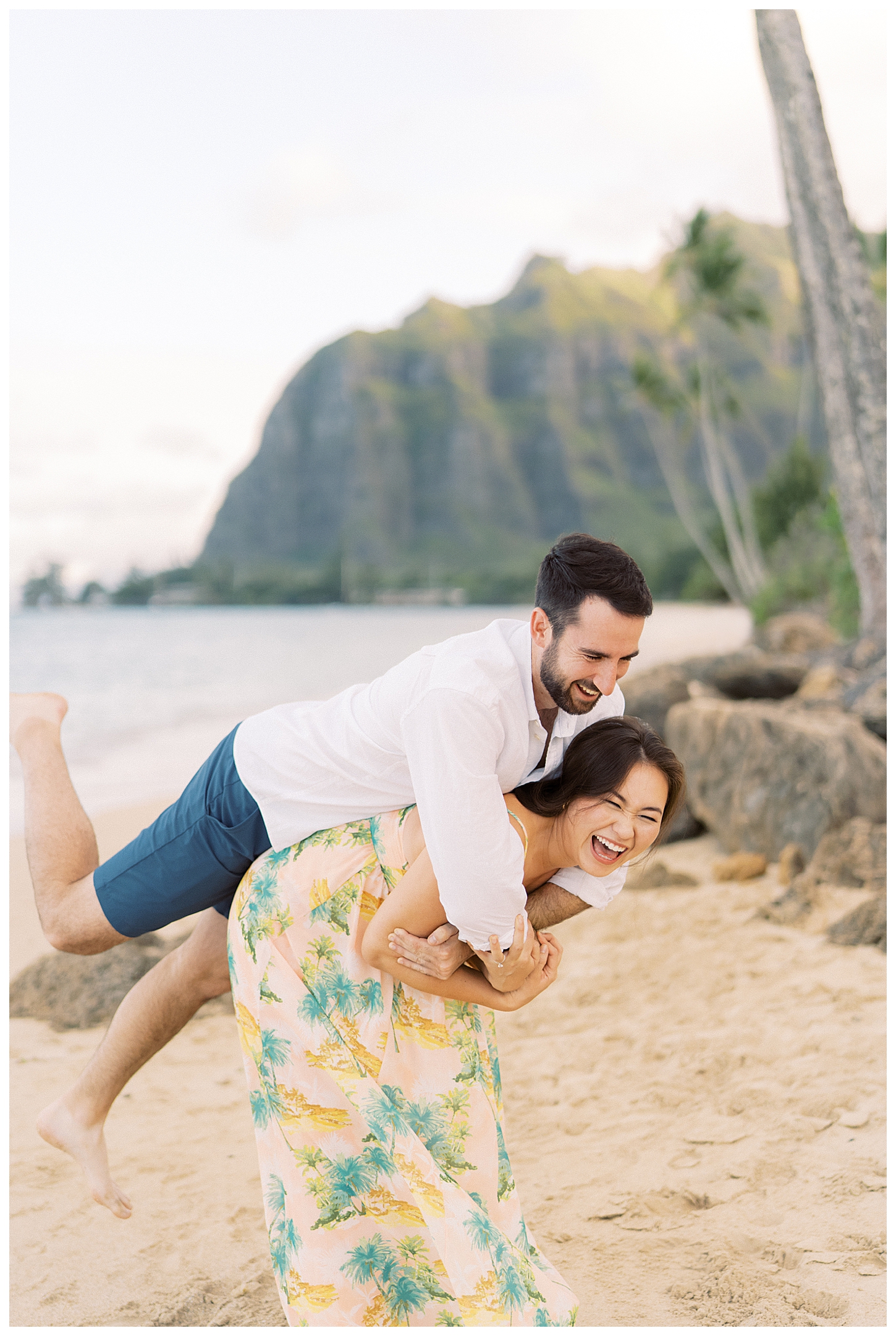 Honolulu Hawaii Engagement Photographer